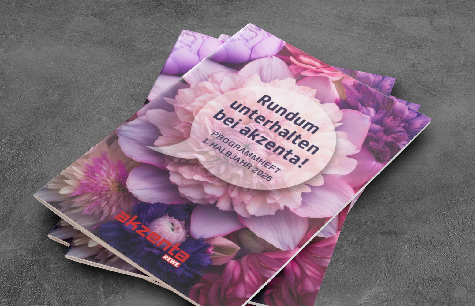 Akzenta Programmheft Mockup Stapel 2026 1